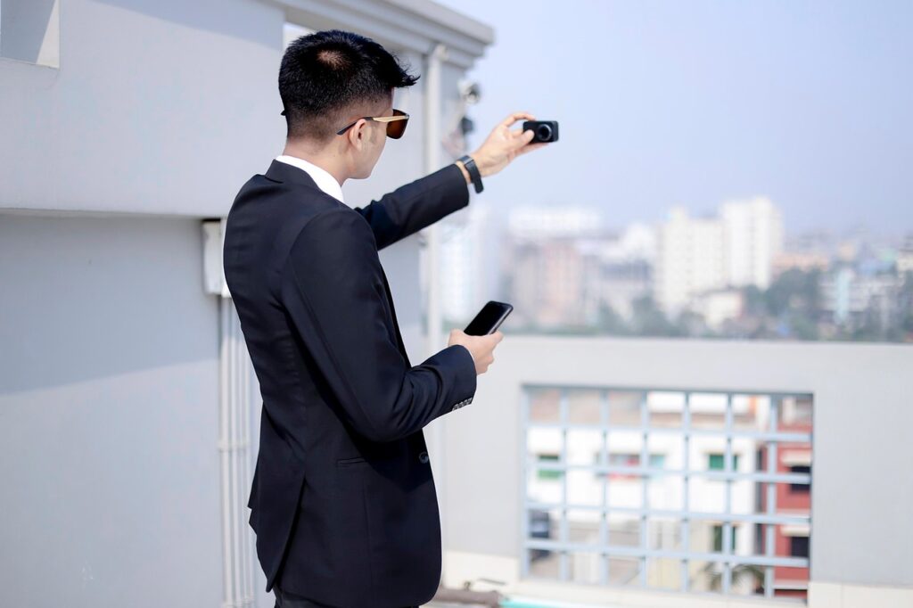 男性の一人旅で使える映えスポット自撮り方法は？